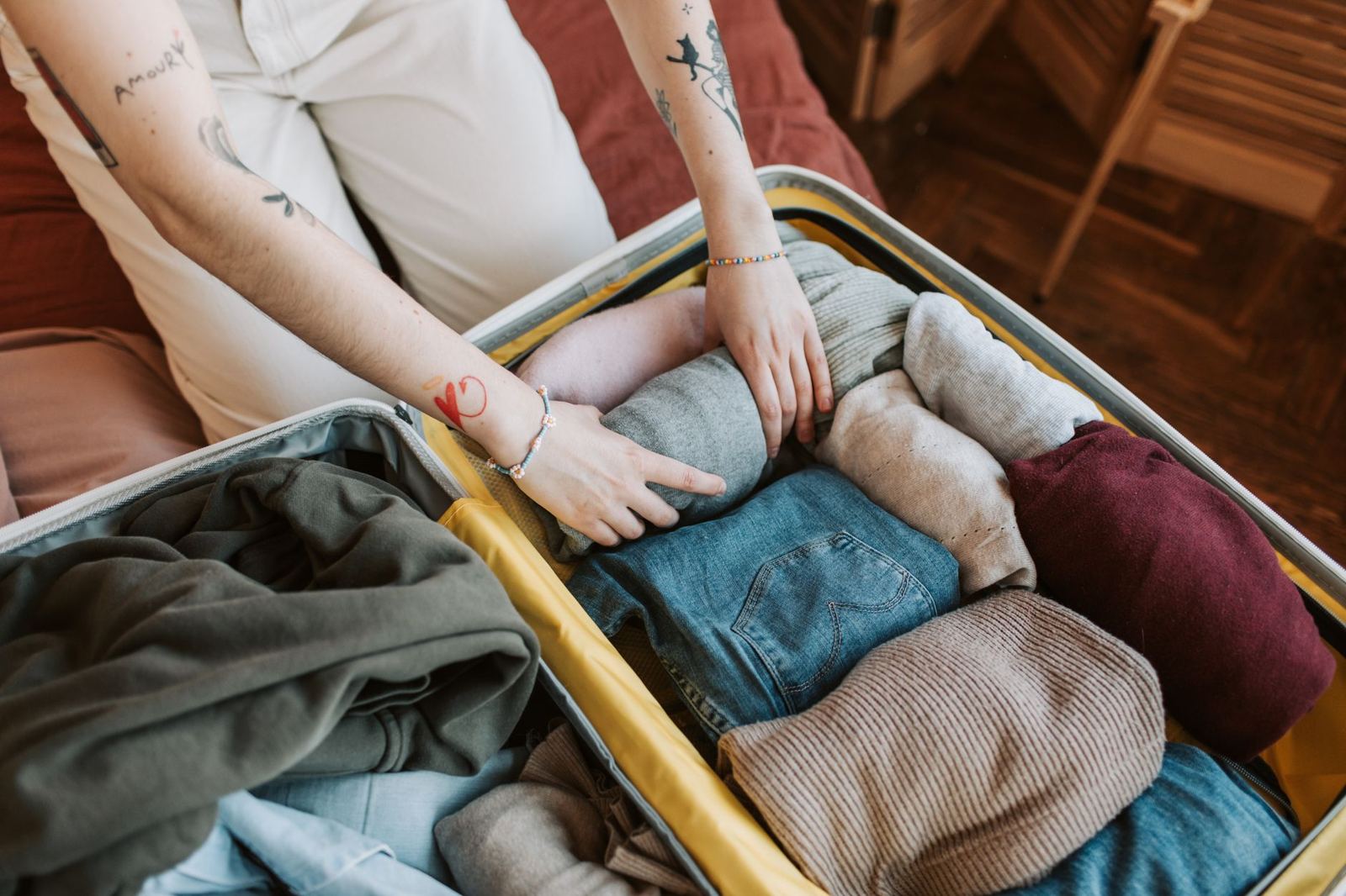 Valise en cours de préparation avant un séjour à Istanbul